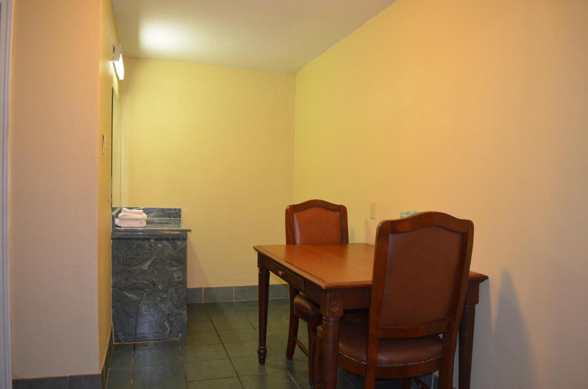Economy Inn New Orleans Arabi Екстер'єр фото